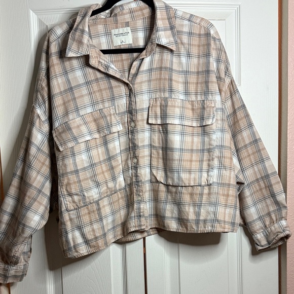 Abercrombie & Fitch Tops - Abercrombie and Fitch Cropped Flannel size XL